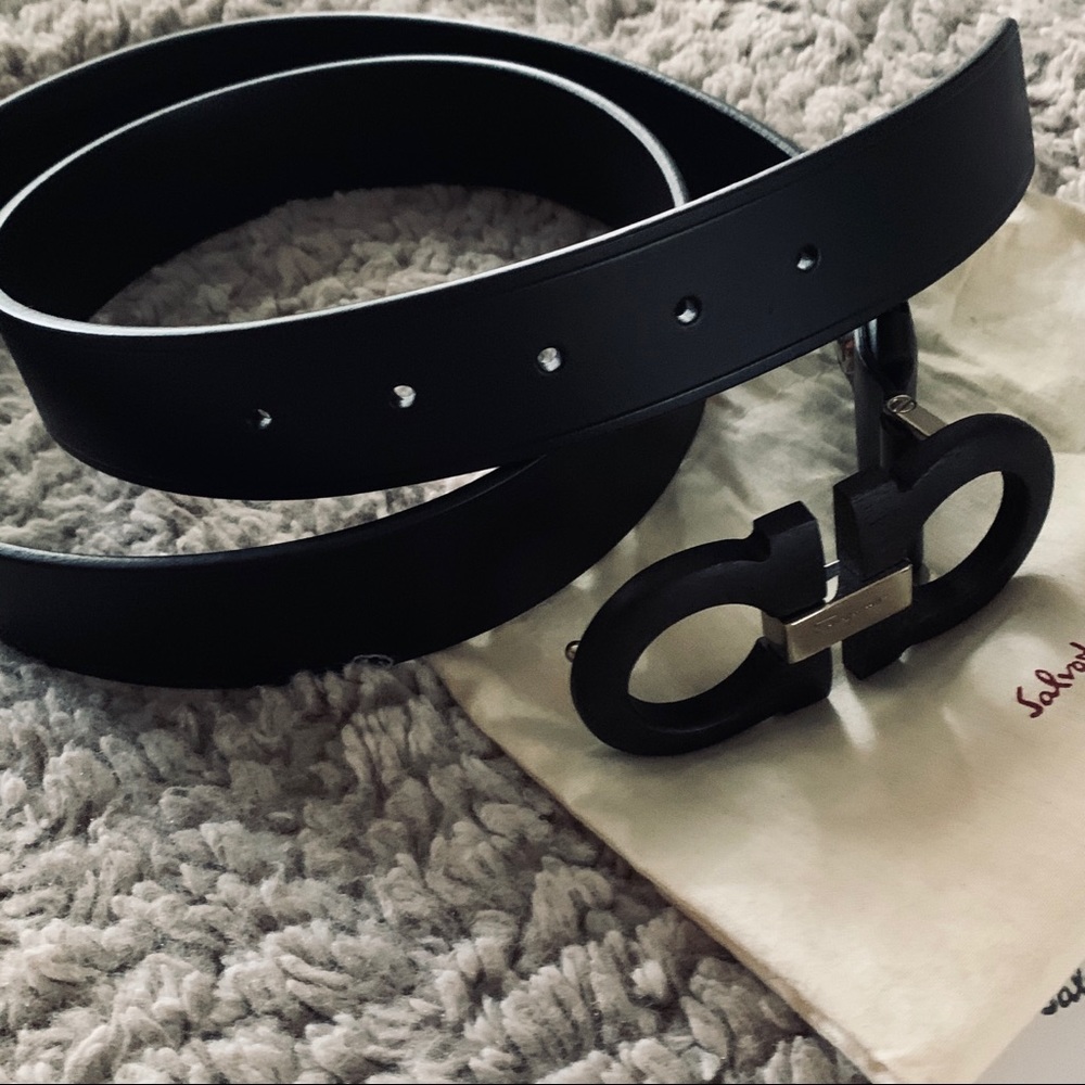 Authentic Men Salvatore Ferragamo belt sz 44